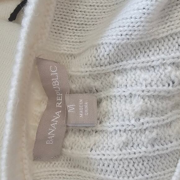 Banana Republic Creme cable knit sweater - Picture 4 of 7